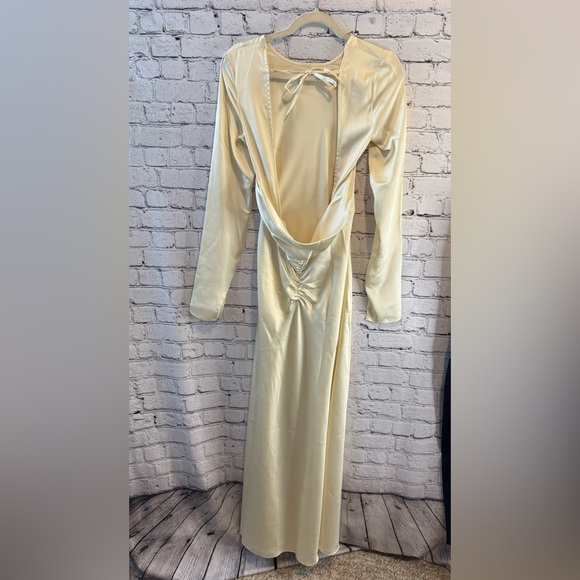 Elegant Cream Long Sleeve Dress - Picture 2 of 4